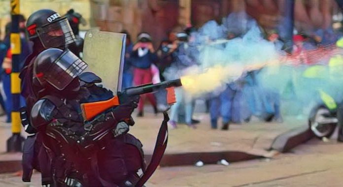 La Policía compró gas lacrimógeno por $7 mil millones a través de empresa de textiles