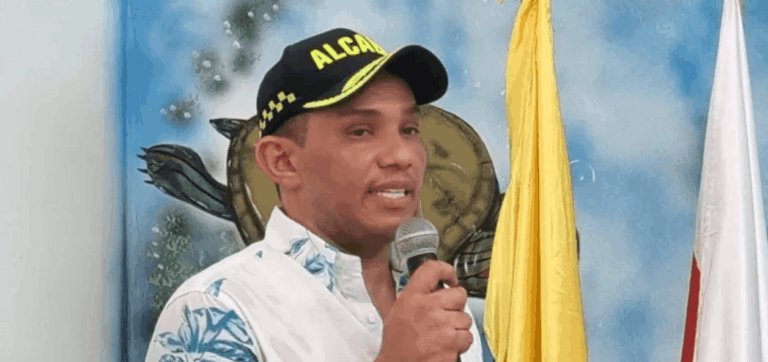 «FIRME – POR LA PATRIA»: El alcalde de Repelón convierte los contratos públicos en palanca para cazar votos para Abelardo de la Espriella